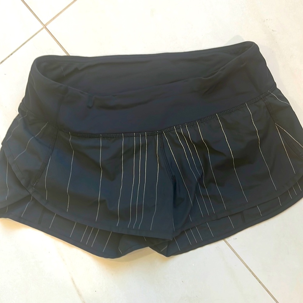 Lululemon womens speedy short size 6